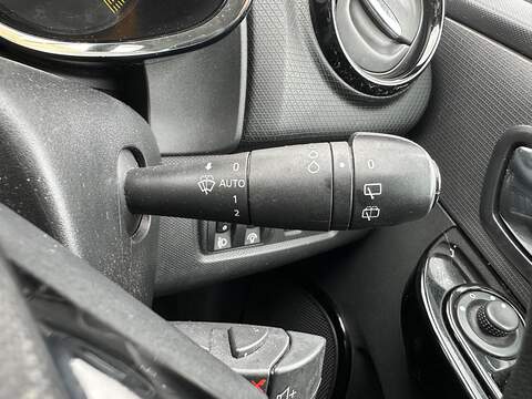 Renault Clio 1.2 16V Dynamique MediaNav Hatchback 5dr Petrol Manual Euro 5 (75 ps) - U79794