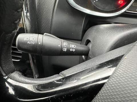 Renault Clio 1.2 16V Dynamique MediaNav Hatchback 5dr Petrol Manual Euro 5 (75 ps) - U79794