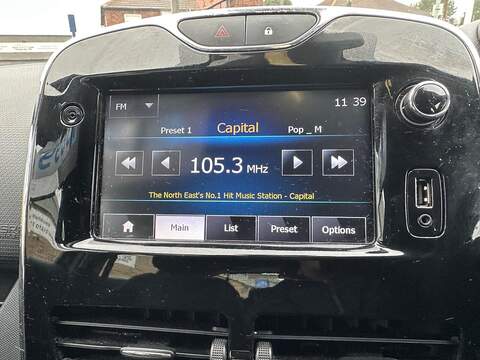 Renault Clio 1.2 16V Dynamique MediaNav Hatchback 5dr Petrol Manual Euro 5 (75 ps) - U79794