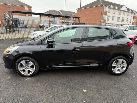 Renault Clio 1.2 16V Dynamique MediaNav Hatchback 5dr Petrol Manual Euro 5 (75 ps) - U79794