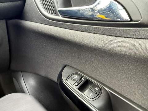 Vauxhall Corsa 1.4i ecoTEC Griffin Hatchback 5dr Petrol Manual Euro 6 (90 ps) - U79817