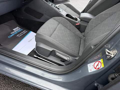 Volkswagen Golf 1.5 eTSI MHEV Life DSG Euro 6 (s/s) 5dr - U79838