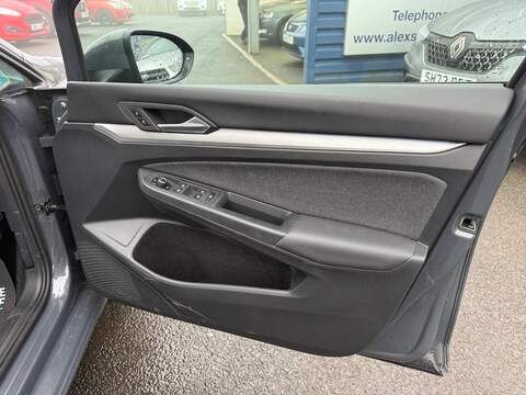 Volkswagen Golf 1.5 eTSI MHEV Life DSG Euro 6 (s/s) 5dr - U79838