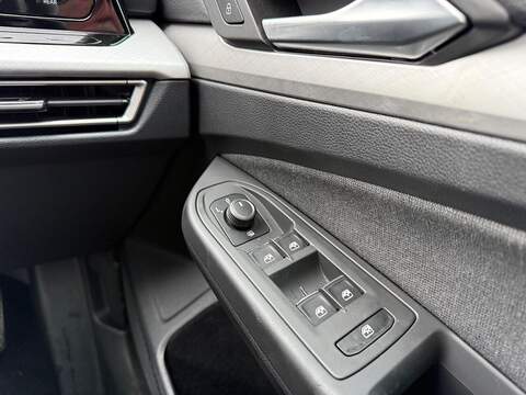 Volkswagen Golf 1.5 eTSI MHEV Life DSG Euro 6 (s/s) 5dr - U79838