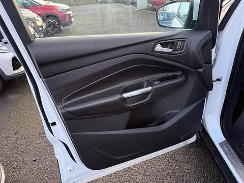 Ford Kuga TDCi EcoBlue Titanium Edition SUV 1.5 Manual Diesel - U79841