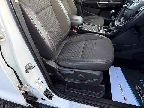 Ford Kuga TDCi EcoBlue Titanium Edition SUV 1.5 Manual Diesel - U79841