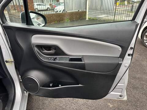 Toyota Yaris 1.33 Dual VVT-i Icon Euro 6 5dr - U79855