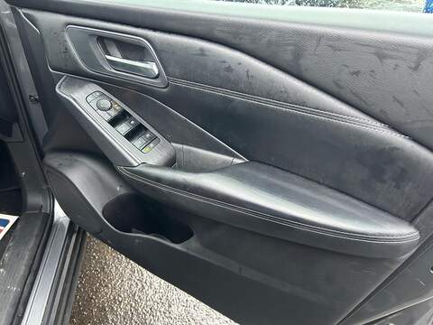 Nissan Qashqai 1.3 DIG-T MHEV Acenta Premium XTRON Euro 6 (s/s) 5dr - U79872