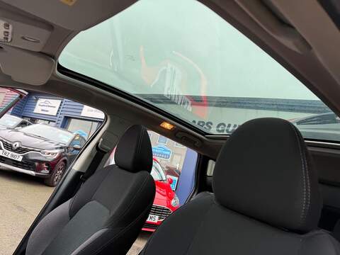 Nissan Qashqai DIG-T N-Connecta SUV 1.3 Manual Petrol - U79884