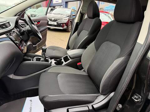 Nissan Qashqai DIG-T N-Connecta SUV 1.3 Manual Petrol - U79884