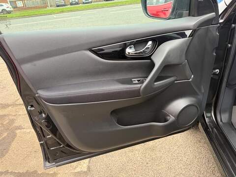 Nissan Qashqai DIG-T N-Connecta SUV 1.3 Manual Petrol - U79884