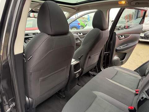 Nissan Qashqai DIG-T N-Connecta SUV 1.3 Manual Petrol - U79884