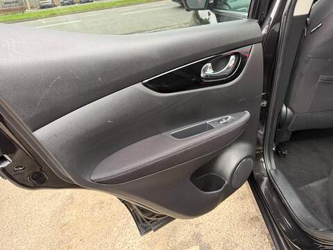 Nissan Qashqai DIG-T N-Connecta SUV 1.3 Manual Petrol - U79884