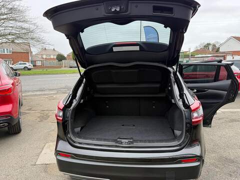 Nissan Qashqai DIG-T N-Connecta SUV 1.3 Manual Petrol - U79884