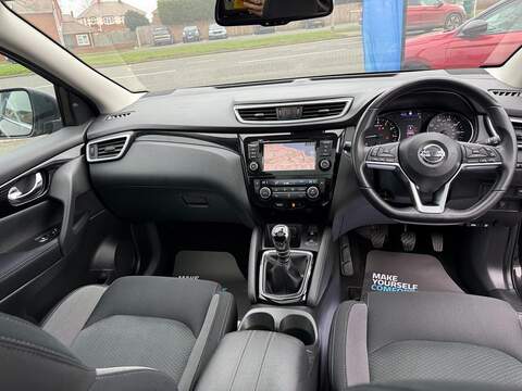 Nissan Qashqai DIG-T N-Connecta SUV 1.3 Manual Petrol - U79884