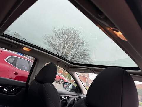 Nissan Qashqai DIG-T N-Connecta SUV 1.3 Manual Petrol - U79884