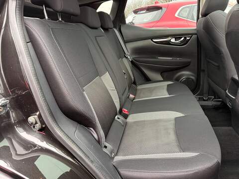 Nissan Qashqai DIG-T N-Connecta SUV 1.3 Manual Petrol - U79884