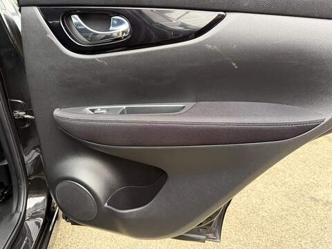 Nissan Qashqai DIG-T N-Connecta SUV 1.3 Manual Petrol - U79884