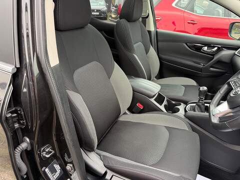 Nissan Qashqai DIG-T N-Connecta SUV 1.3 Manual Petrol - U79884