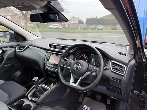 Nissan Qashqai DIG-T N-Connecta SUV 1.3 Manual Petrol - U79884