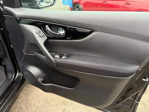 Nissan Qashqai DIG-T N-Connecta SUV 1.3 Manual Petrol - U79884