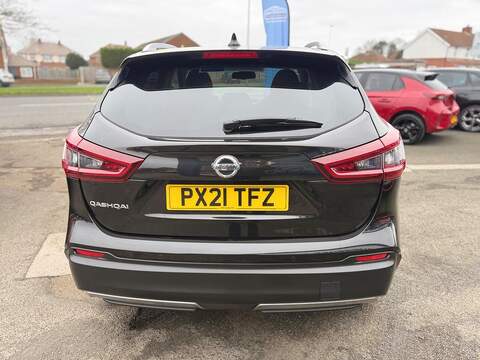 Nissan Qashqai DIG-T N-Connecta SUV 1.3 Manual Petrol - U79884