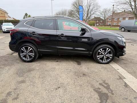 Nissan Qashqai DIG-T N-Connecta SUV 1.3 Manual Petrol - U79884