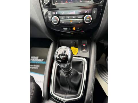 Nissan Qashqai DIG-T N-Connecta SUV 1.3 Manual Petrol - U79884