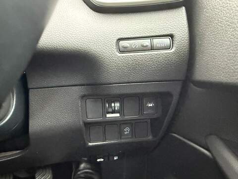 Nissan Qashqai DIG-T N-Connecta SUV 1.3 Manual Petrol - U79884