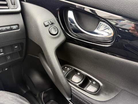 Nissan Qashqai DIG-T N-Connecta SUV 1.3 Manual Petrol - U79884