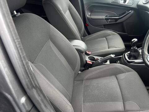 Ford Fiesta 1.5 TDCi Titanium Hatchback 5dr Diesel Manual Euro Hatchback 1.5 Manual Diesel - U79885
