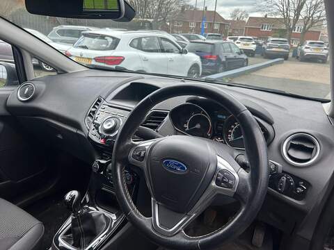 Ford Fiesta 1.5 TDCi Titanium Hatchback 5dr Diesel Manual Euro Hatchback 1.5 Manual Diesel - U79885
