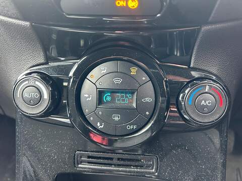 Ford Fiesta 1.5 TDCi Titanium Hatchback 5dr Diesel Manual Euro Hatchback 1.5 Manual Diesel - U79885