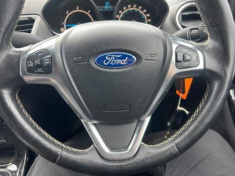 Ford Fiesta 1.5 TDCi Titanium Hatchback 5dr Diesel Manual Euro Hatchback 1.5 Manual Diesel - U79885