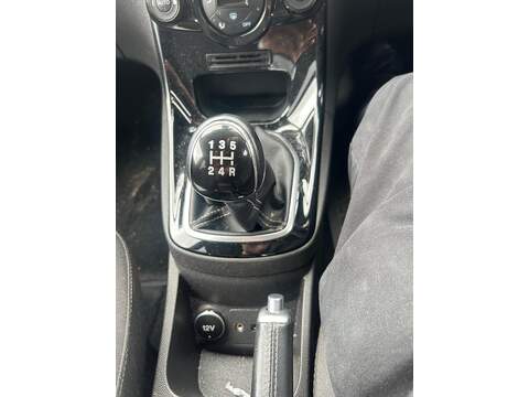 Ford Fiesta 1.5 TDCi Titanium Hatchback 5dr Diesel Manual Euro Hatchback 1.5 Manual Diesel - U79885