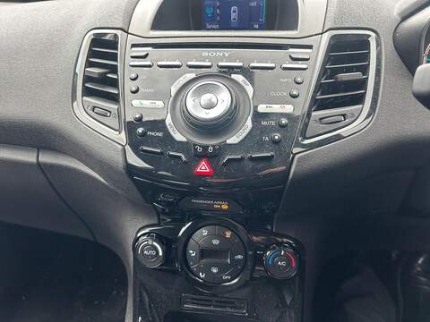 Ford Fiesta 1.5 TDCi Titanium Hatchback 5dr Diesel Manual Euro Hatchback 1.5 Manual Diesel - U79885