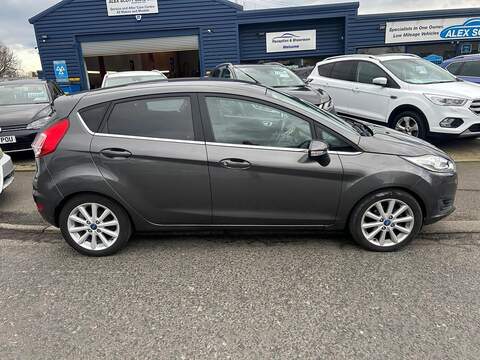 Ford Fiesta 1.5 TDCi Titanium Hatchback 5dr Diesel Manual Euro Hatchback 1.5 Manual Diesel - U79885