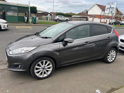 Ford Fiesta 1.5 TDCi Titanium Hatchback 5dr Diesel Manual Euro Hatchback 1.5 Manual Diesel - U79885