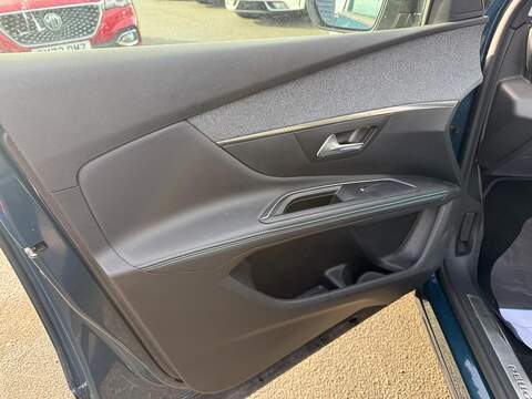 Peugeot 5008 1.2 PureTech Allure Premium + EAT Euro 6 (s/s) 5dr - U79886