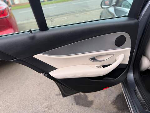 Mercedes-Benz E Class 2.0 E220d SE Saloon 4dr Diesel G-Tronic+ Euro 6 (s/s) (194 ps) - U79897