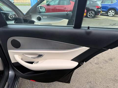 Mercedes-Benz E Class 2.0 E220d SE Saloon 4dr Diesel G-Tronic+ Euro 6 (s/s) (194 ps) - U79897