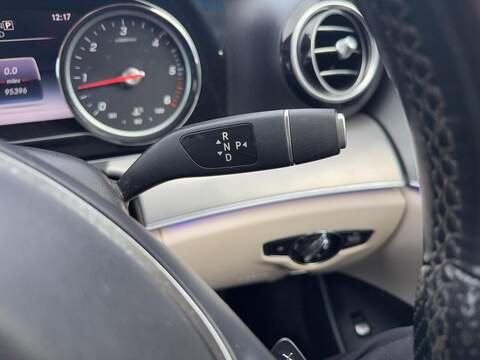 Mercedes-Benz E Class 2.0 E220d SE Saloon 4dr Diesel G-Tronic+ Euro 6 (s/s) (194 ps) - U79897