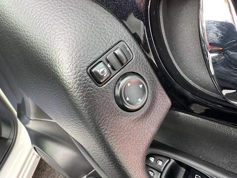 Nissan Qashqai 1.2 DIG-T Tekna XTRON 2WD Euro 6 (s/s) 5dr - U79899