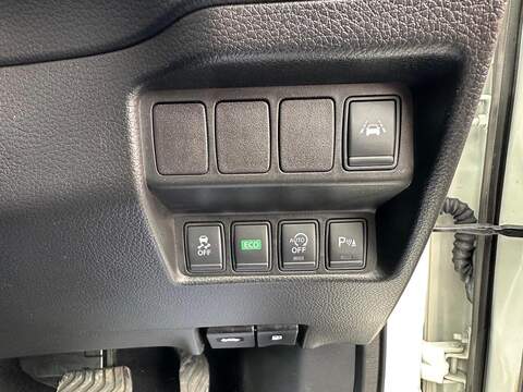 Nissan Qashqai 1.2 DIG-T Tekna XTRON 2WD Euro 6 (s/s) 5dr - U79899