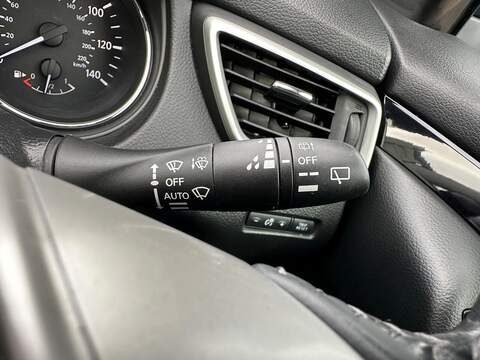 Nissan Qashqai 1.2 DIG-T Tekna XTRON 2WD Euro 6 (s/s) 5dr - U79899