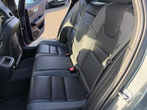 Volvo V60 2.0 D4 R-Design Estate 5dr Diesel Manual Euro 6 (s/s) (190 ps) - U79915