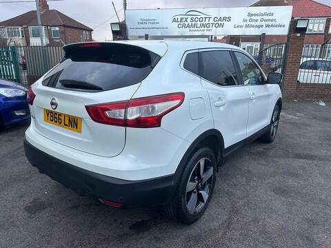 Nissan Qashqai 1.6 dCi N-Connecta 4WD Euro 6 (s/s) 5dr - U79925