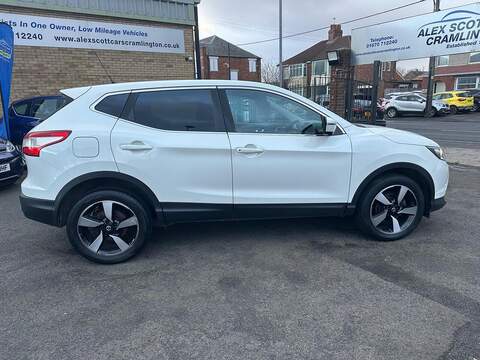 Nissan Qashqai 1.6 dCi N-Connecta 4WD Euro 6 (s/s) 5dr - U79925