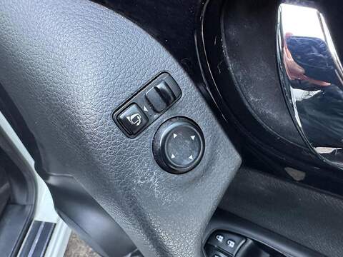 Nissan Qashqai 1.6 dCi N-Connecta 4WD Euro 6 (s/s) 5dr - U79925