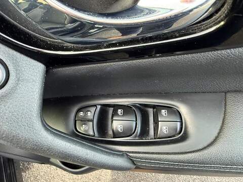 Nissan Qashqai 1.3 DIG-T Acenta Premium Euro 6 (s/s) 5dr - U79931